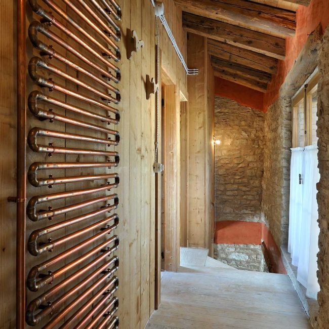 Rivestimento con tavole in abete naturale