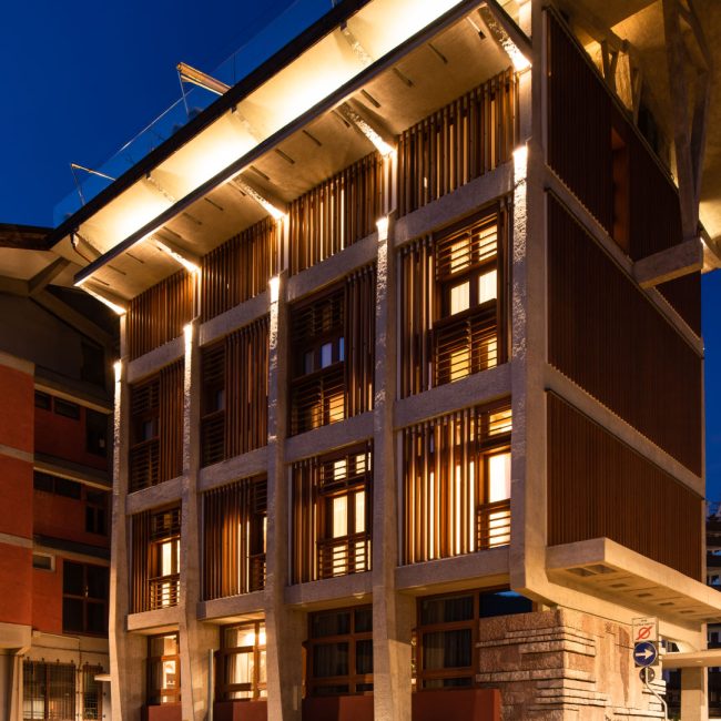 Facciata Palazzo Ex Telve ora "Luce Delle Dolomiti" a Cortina