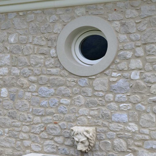 Finestra a oblò laccata