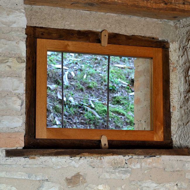 Finestre in stile per restauro di un rustico.